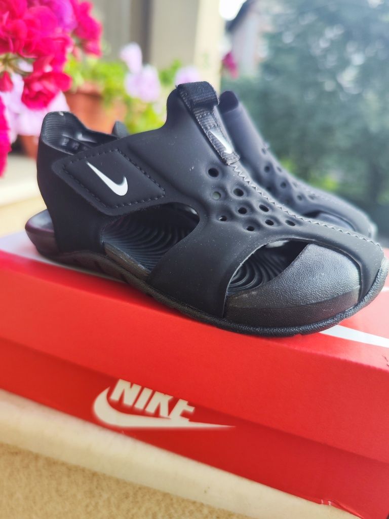 Детски сандали Nike.