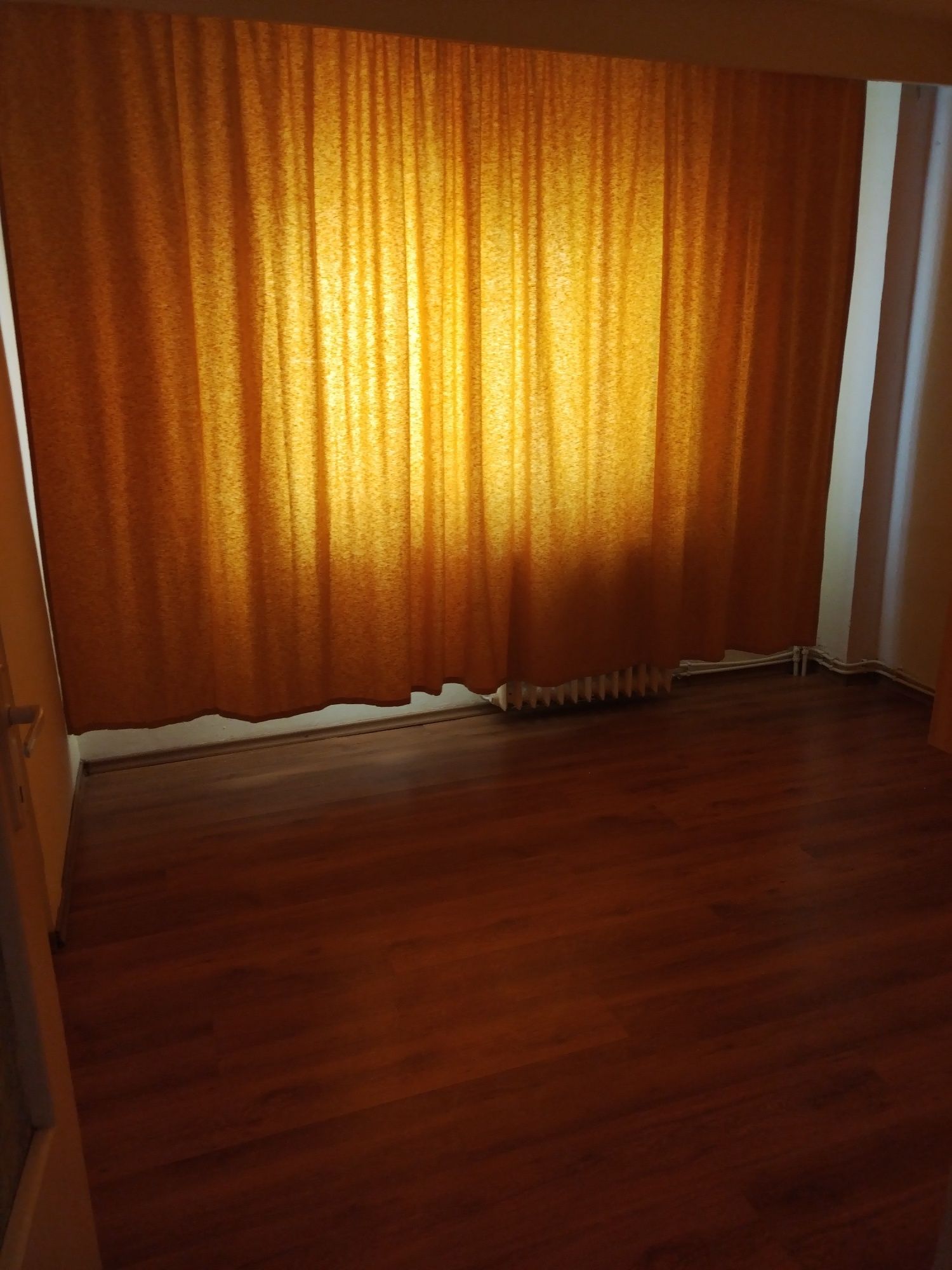 Apartament 3 camere,2 băi,70 mp,etaj 2, zonă ultracentrală Deva