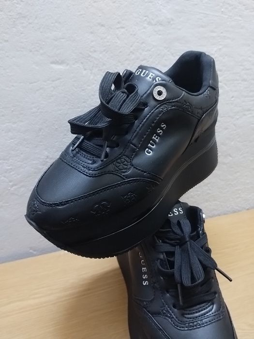 Încălțăminte de firma Guess piele naturala