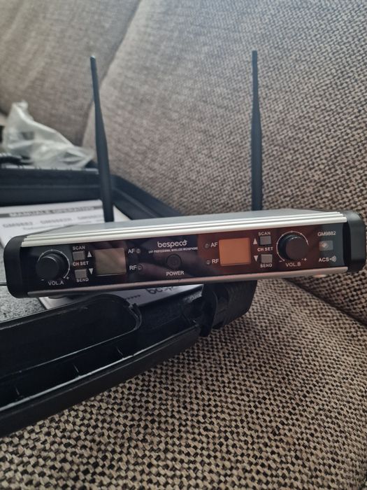 2 microfoane wireless Bespeco
