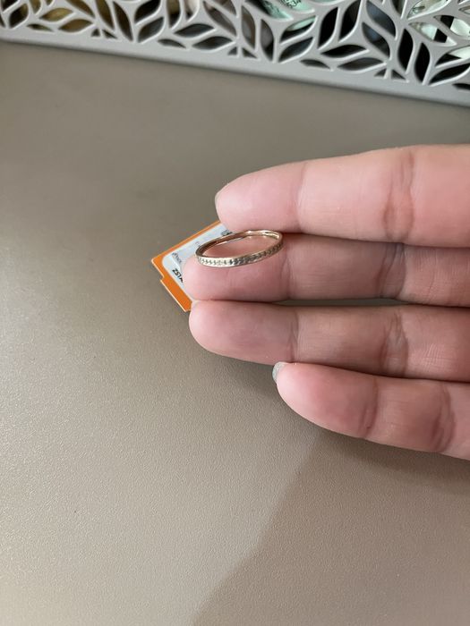 Продам золотое кольцо с бриллиантами