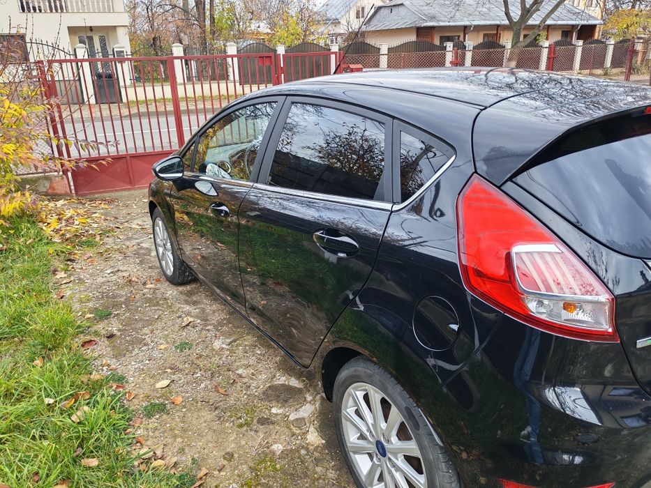 Vând Ford Fiesta