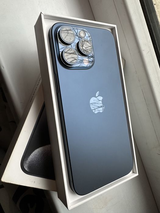 iPhone 15 pro max продам