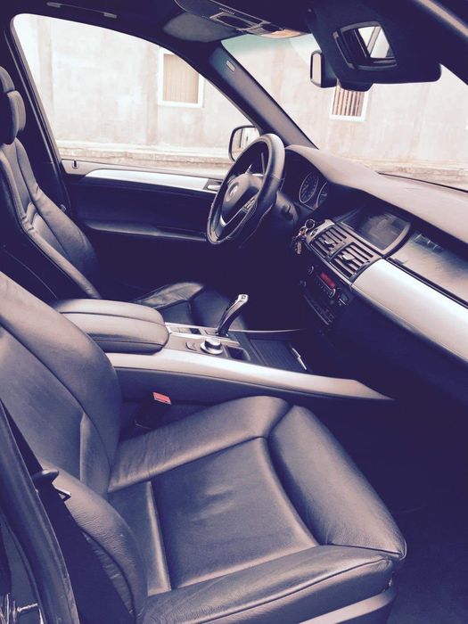 Vand BMW X5.  An 2007.  Unic proprietar. Mai multe detalii in privat.