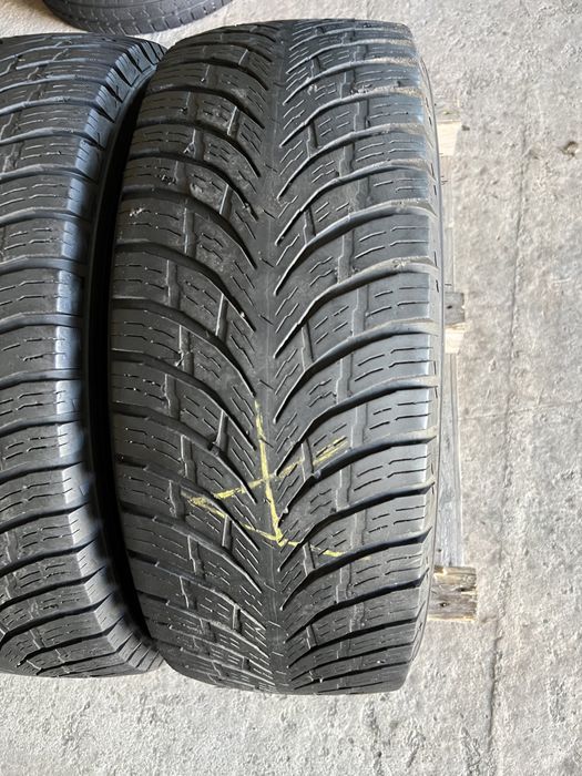 2 anvelope de iarna 235/65/16c nokian 2021!