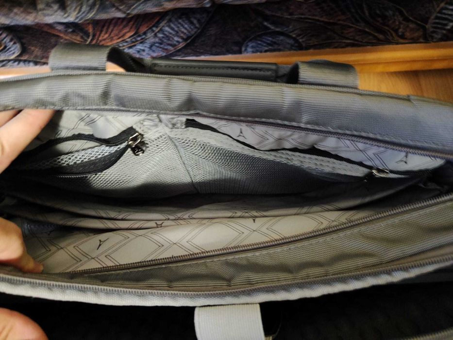 Geanta laptop (41 x 30 cm) si documente Travelpro (putin folosita)