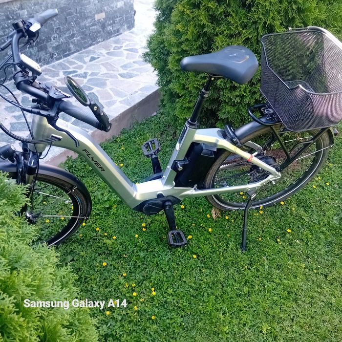 Vând bicicleta electrica flyer