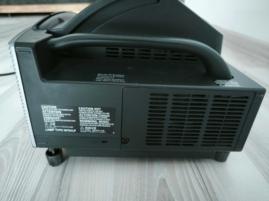 Proiector NEC WT610 (718 ore lampă, 65% timp rămas)