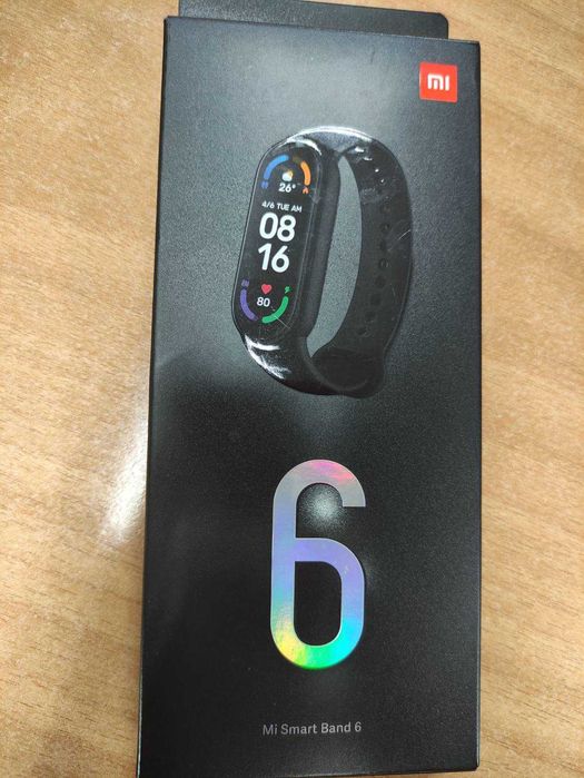 Mi Smart Band 6 + 45 гривни за него в най различни цвитове.