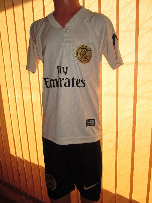 РЕТРО екипи Юве Роналдо 116 размер и ПСЖ Мбапе резер. 116 и 176 размер