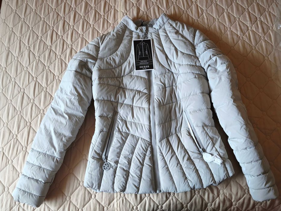 Две оригинални дамски якета GUESS чисто нови