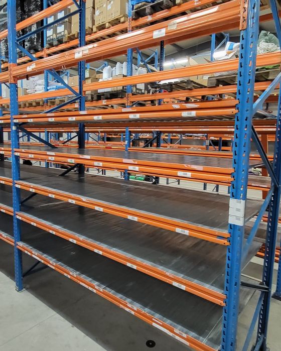 Rafturi metalice cu polite metalice