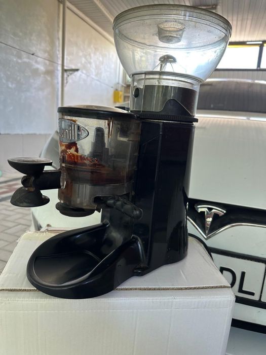 Продам кофемолку в хорошем состоянии. Мошенники идите стороной.