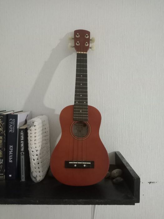 Продам укулеле..