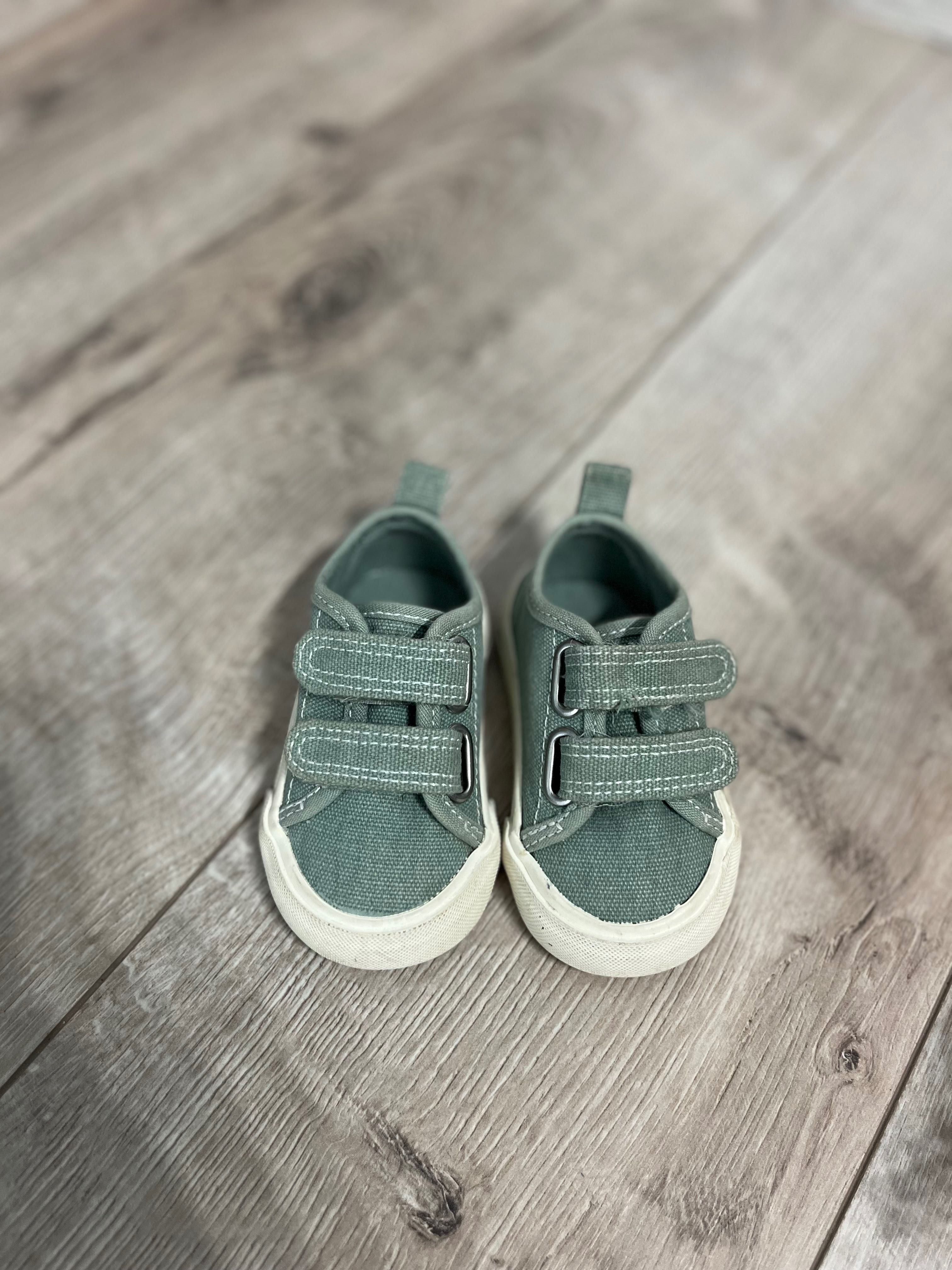 Обувки за момченце (Crocs, Nike, Adidas, H&M)