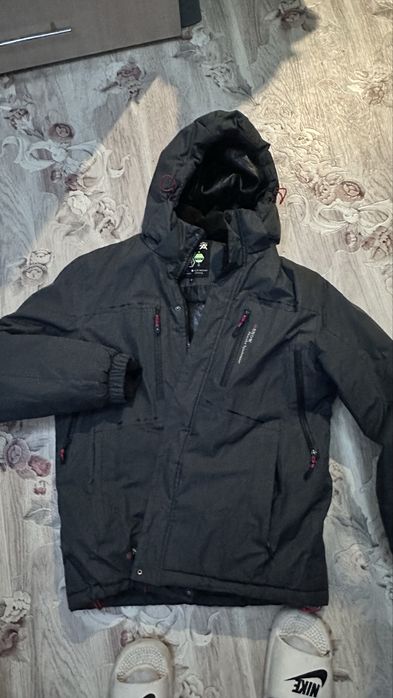 Тёплая горнолыжная куртка на зиму