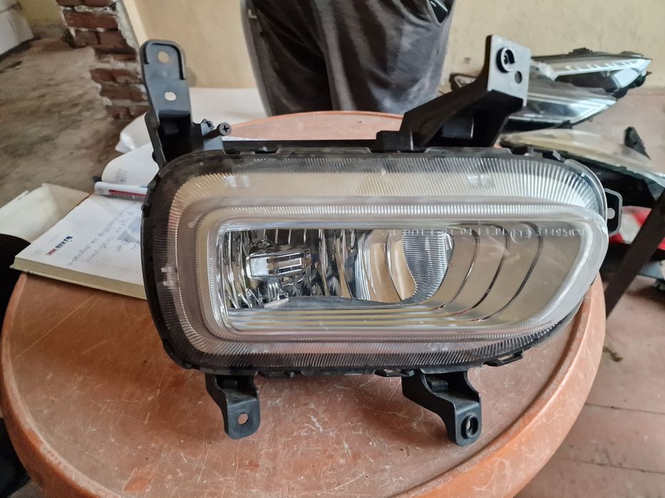 Kia Carens Lift 2018 десен халоген