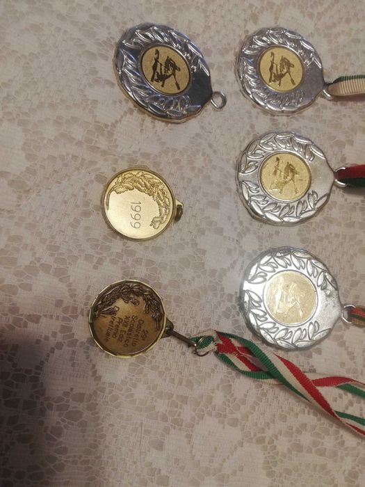 лот италиански и български спортни медали