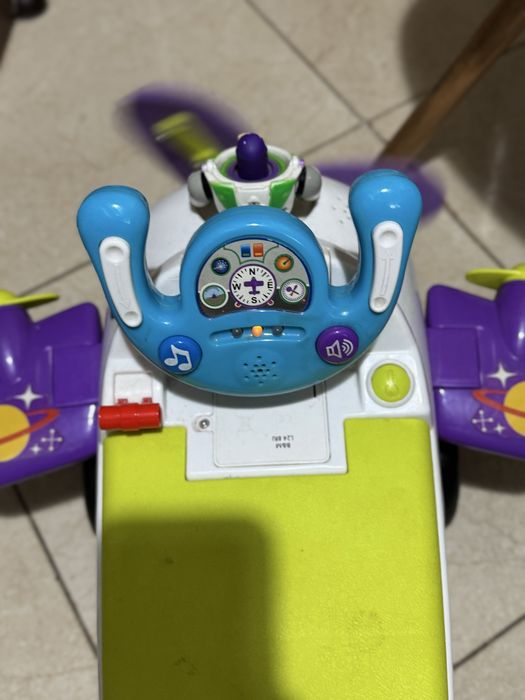 Masinuta ride-on Toys story Buzz lumini si sunete