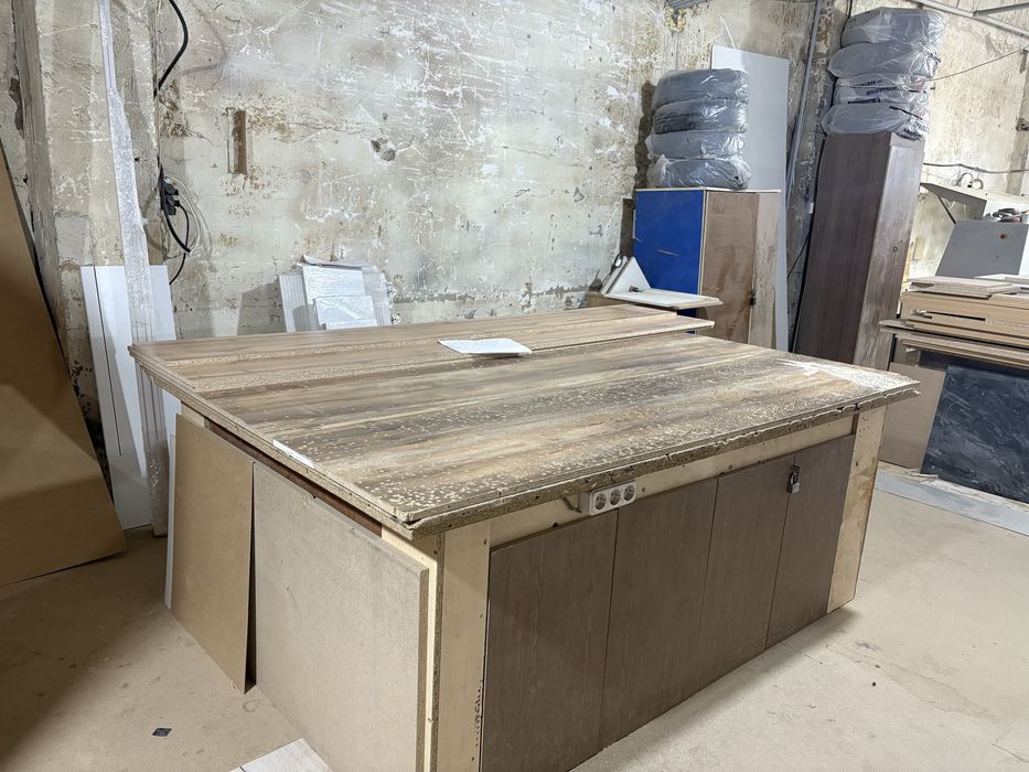 Сдам в аренду стол под сборку мебели