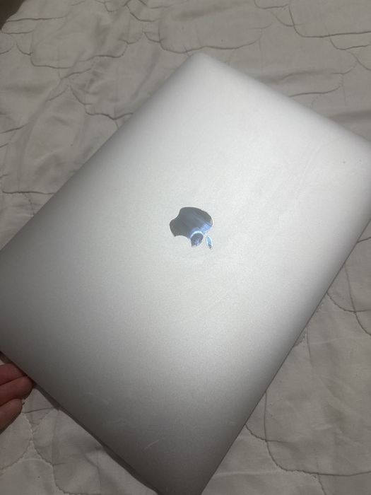MacBook air M1 в идеальном состояние