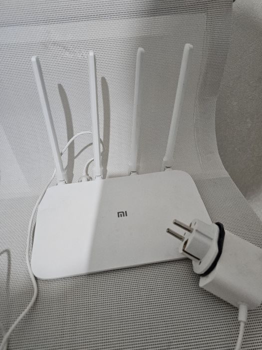 Продаю Wi-Fi роутер Xiaomi Mi Router 4A Gigabit Edition в отличном сос
