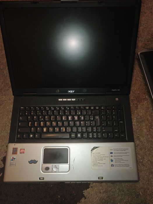 Vand laptop pt piese
