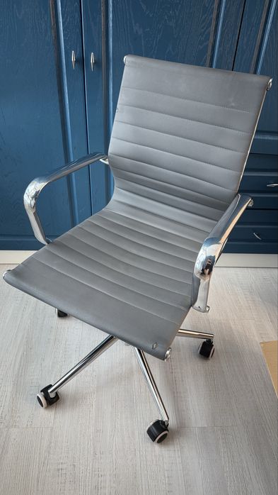 Рабочий офисный стул