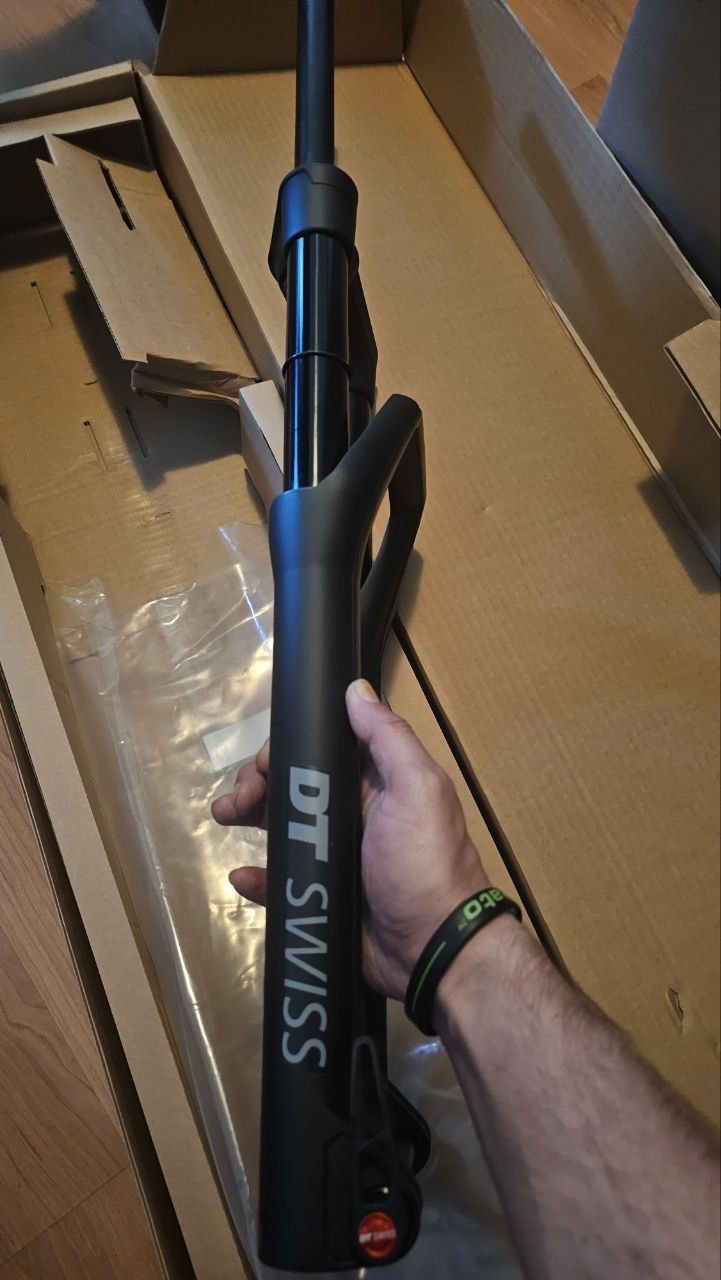Furca DT Swiss F535 One, aer, 27.5, 150mm boost, noua, in cutie