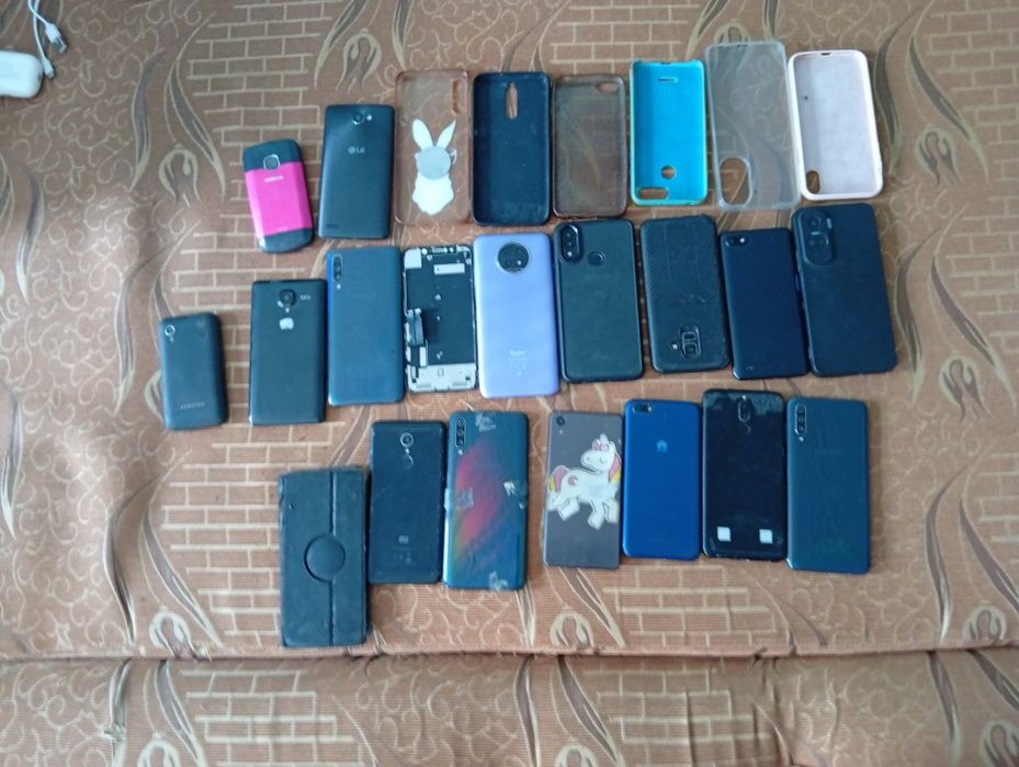 Продам телефоны и чехлы