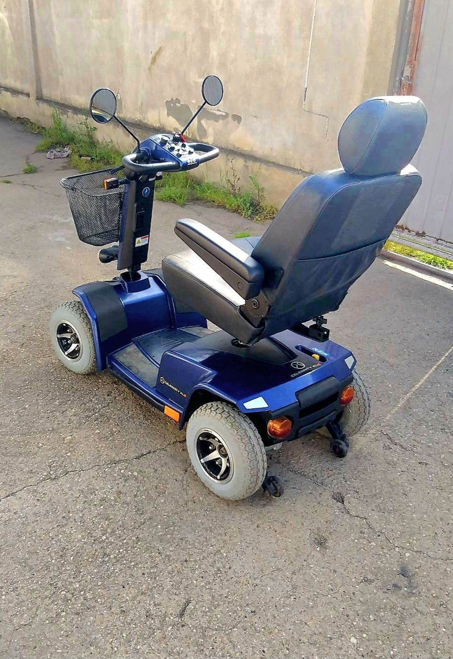 Scuter căruț electric pentru persoane cu dizabilități handicap