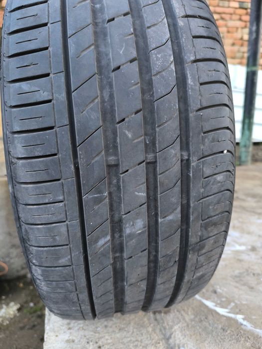 Гума 1бр Nexen 255 35 20