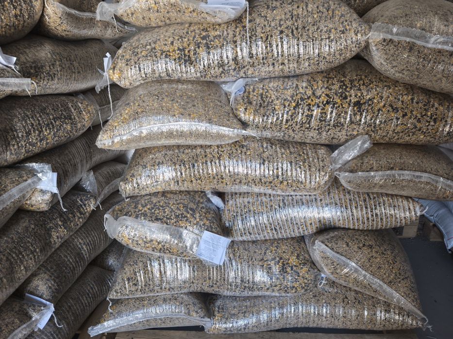 Hrană păsări și porumbei * amestec semințe/cereale ; Mancare Porumbei