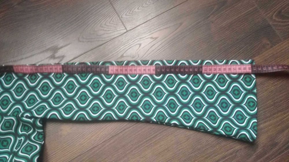 Къса дамска рокля по тялото с широки ръкави TRENDYOL