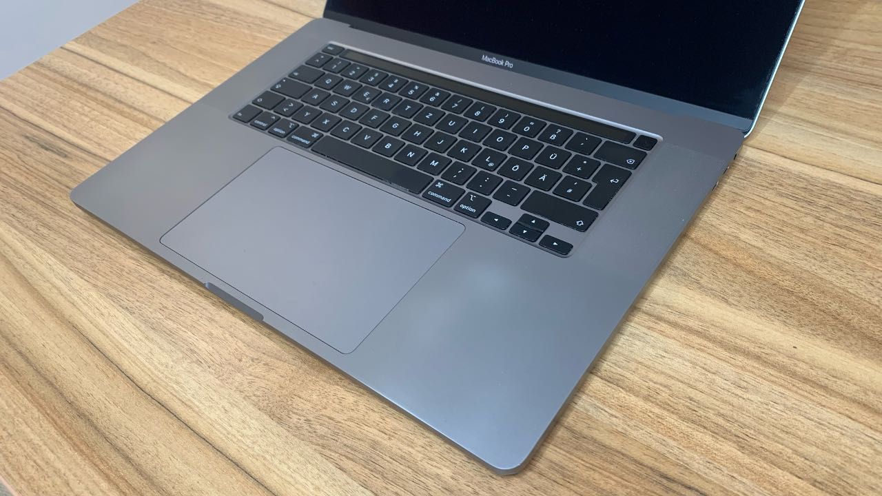 MacBook PRO 16" 2019, i9, 16GB RAM, 1TB SSD, AMD 550M PRO 4GB, FullBox