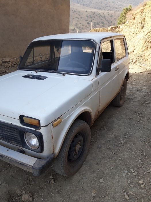 Niva moshina 4x4 sotiladi
