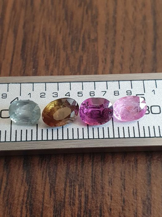 Safir natural netratat diferite culori si marimi