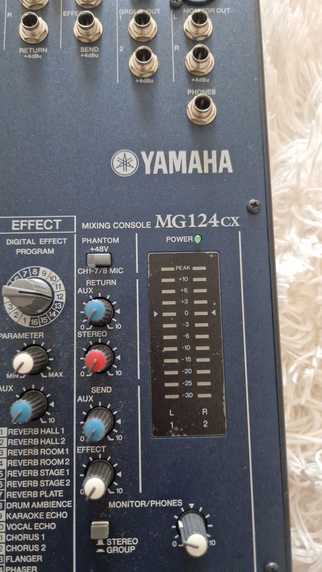 YAMAHA , mixer MG 124 CX   impecabil !