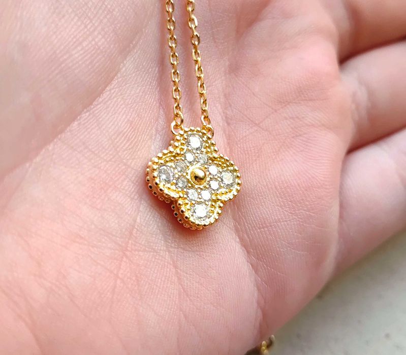 Дамско колие с детелина в розово злато на Van Cleef & Arpels VCA