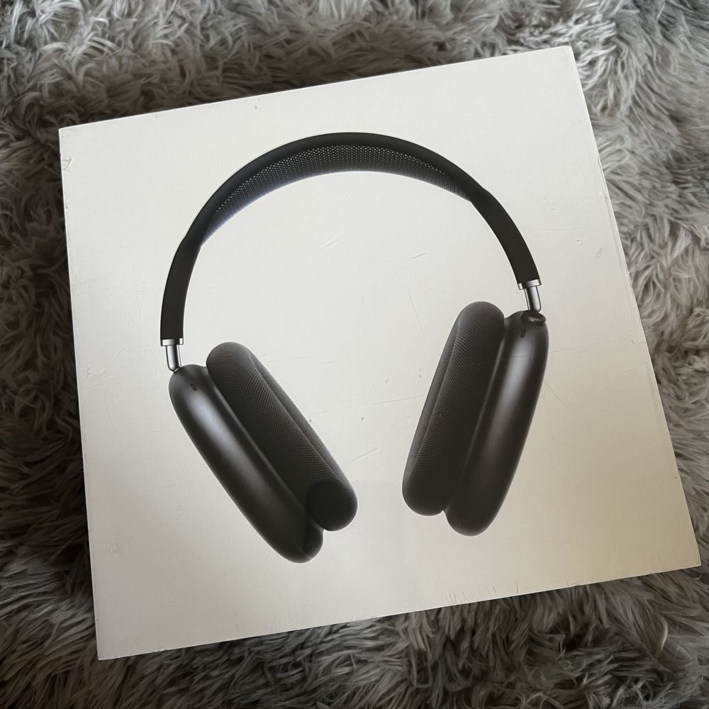AirPods Max With Smart Case