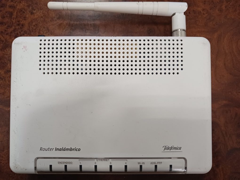 Vand router ZyXel model P660HW-D1, alb, impecabil