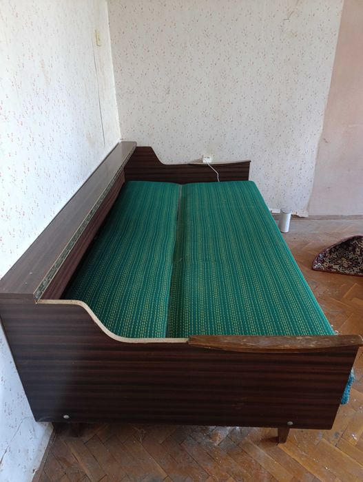 Старо канапе за спане