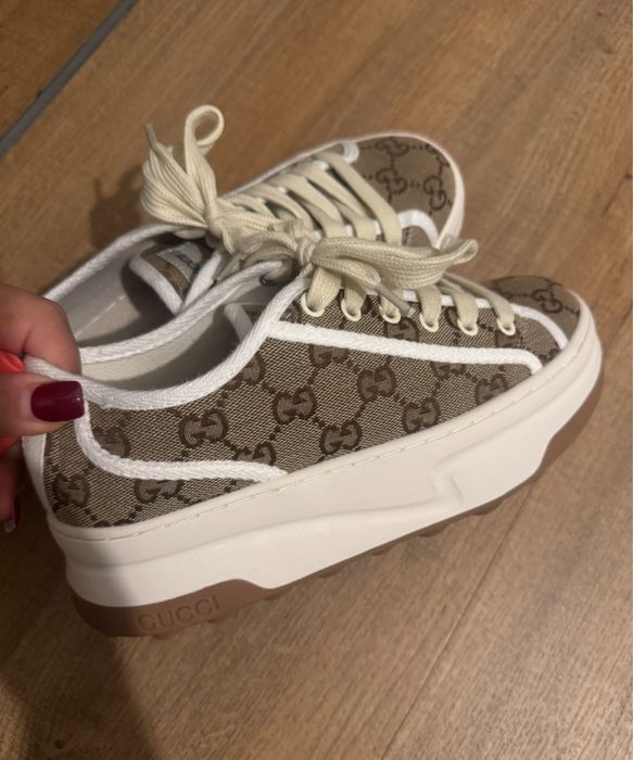 Adidasi gucci, aproape noi doar cateva purtari au, made in italy