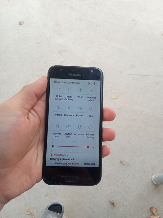 Samsung J3  rangi qora xotirasi 16 paisi sal singan ishlashi zor