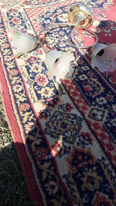 Люстра с тремя лампами