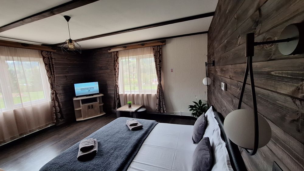 Pensiunea Tiatim/Cazare 2 camere cu bai proprii/ Foisor/Gratar/