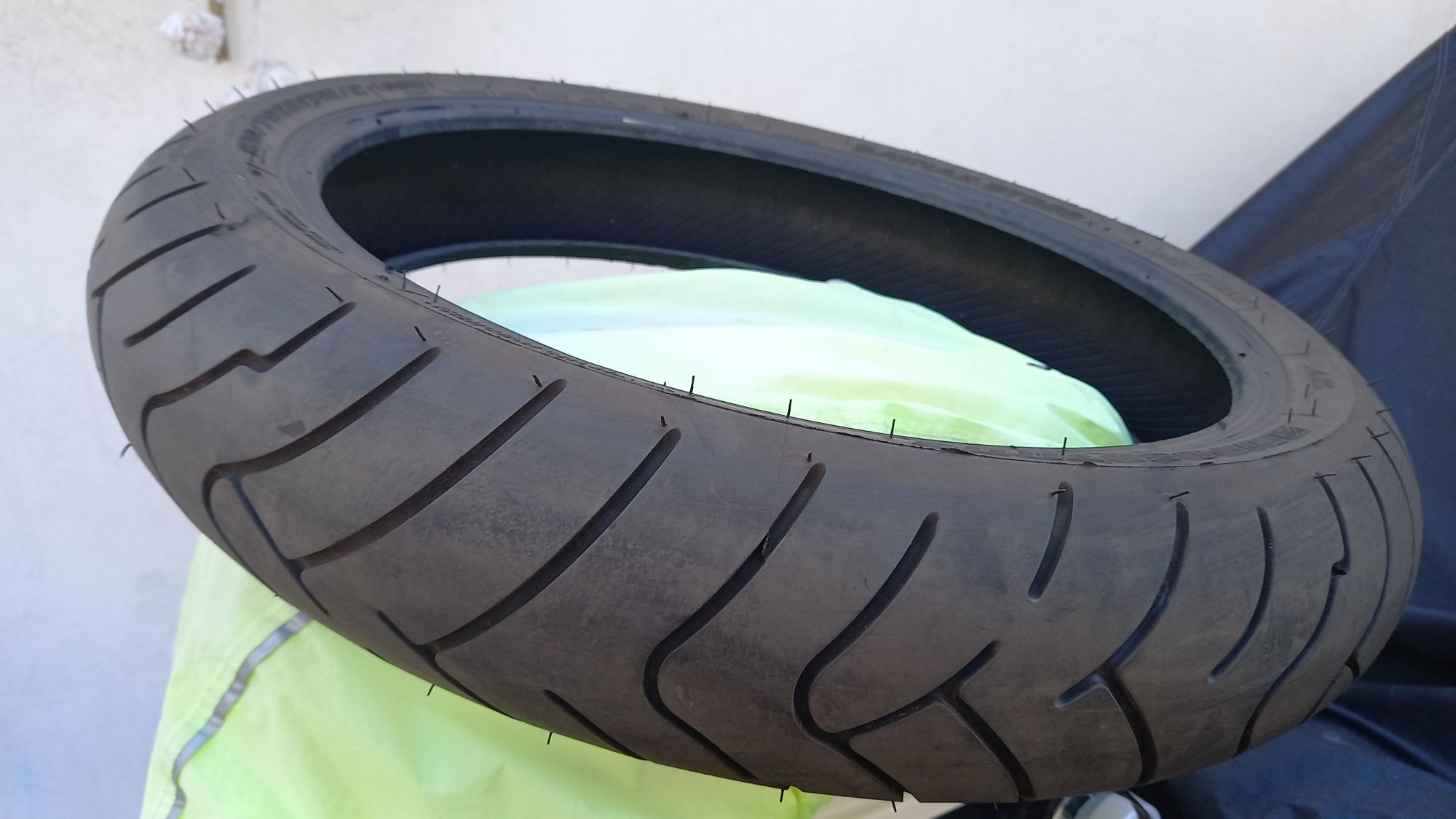 Предна гума за мотоциклет bridgestone battlax bt23 Dot 0421. 120/70/17