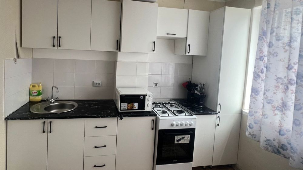 Продаётся кухонный гарнитур,шкаф для одежды,шкаф в прихожую