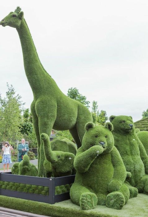 Суний газон скульптура