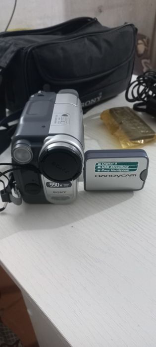 Продам видеокамеру Sony.  Digital 8 990x Digital
